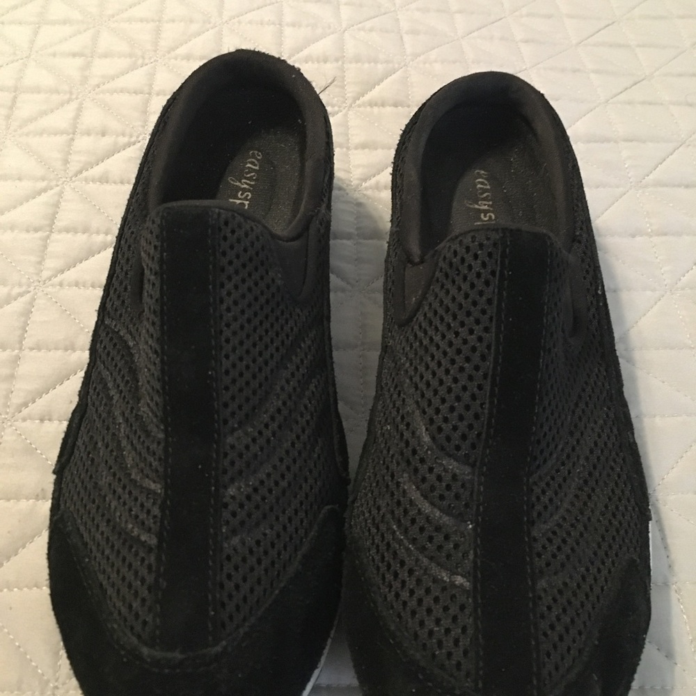 Easy Spirit Slip Ons, size 8.5